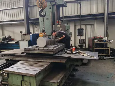 Horizontal boring machine machining a large bore system
